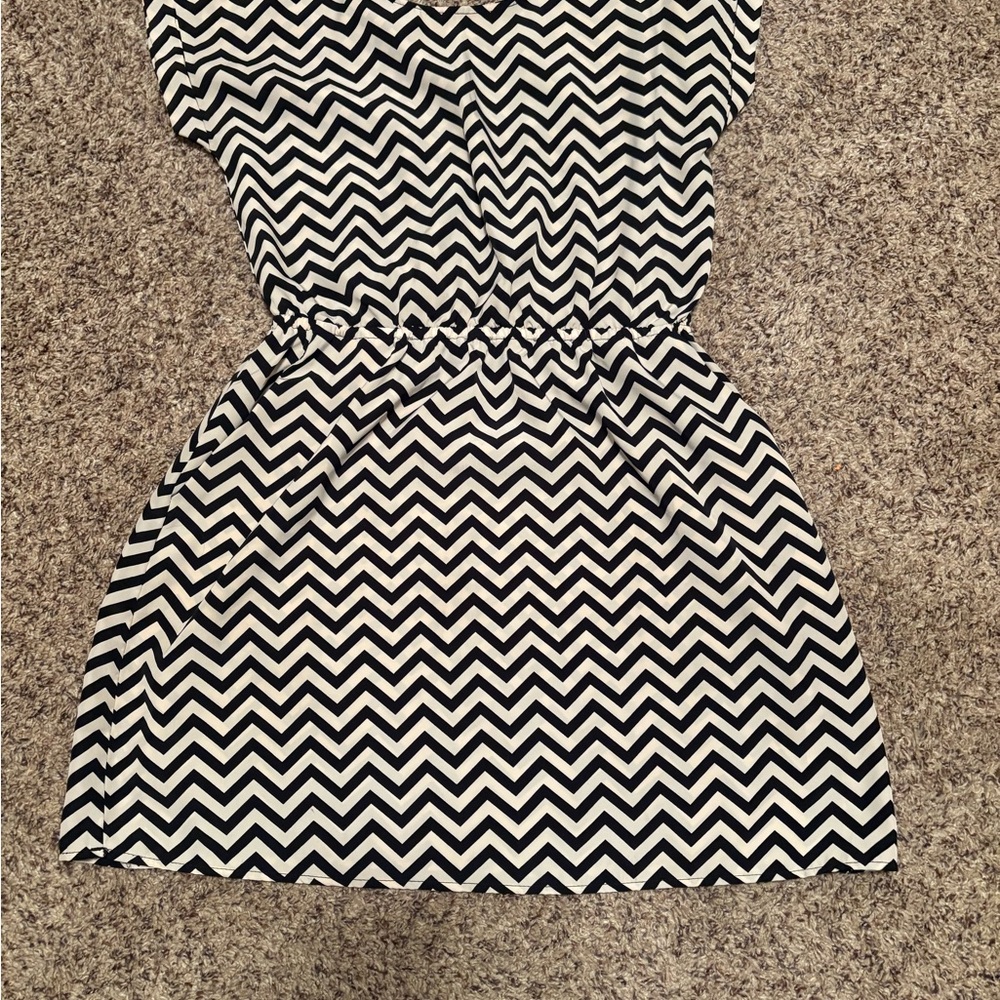 Stylish Black and White Chevron  Dress